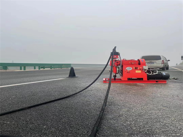 彭场镇马路路基路面开裂下沉注浆加固灌浆